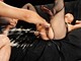 アナル全開美熟女限定！！強制牛乳浣腸ファック！！　サンプル画像09